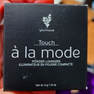 Younique powder luminizer